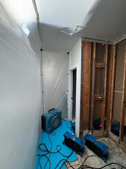 Containment and air movers drying an opened wall cavity in an Everett home